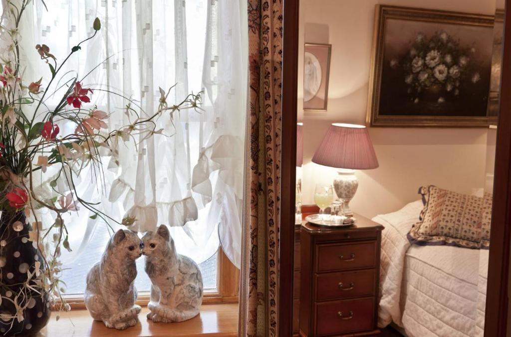 Little Red Rooster Rest Hotel Tenby Room photo