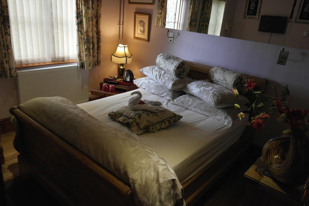 Little Red Rooster Rest Hotel Tenby Room photo