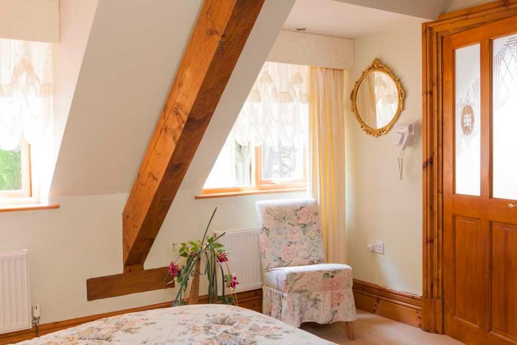 Little Red Rooster Rest Hotel Tenby Room photo